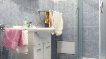 Zimmer (S1) | Badezimmer