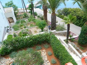 Garden - Apartments and Rooms Darinka (Jelsa)