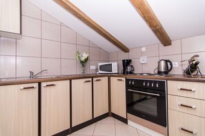 Private kitchen | Microwave, oven, stovetop, espresso maker