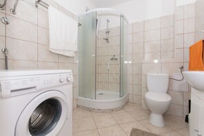 Apartment (A1) | Bathroom