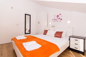 2 bedrooms, iron/ironing board, free WiFi