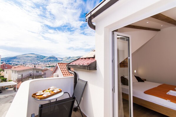 2 bedrooms, iron/ironing board, free WiFi