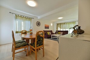 Apartment (A1) | Dining