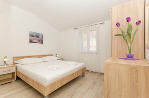 Iron/ironing board, free WiFi - Apartments Klisovic (Bol)