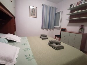 2 Schlafzimmer, Bügeleisen/Bügelbrett, kostenloses WLAN