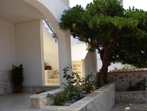 Courtyard - Apartments Hani (Postira)