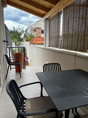 Apartment (A2) | Terrace/patio - Apartments Natasa (Supetar)