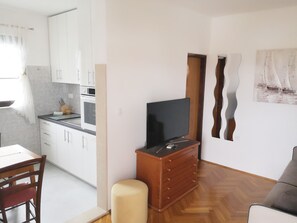 Television - Apartments Natasa (Supetar)