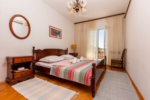 Iron/ironing board, free WiFi