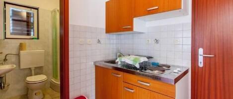 Cuisine privée | Réfrigérateur, four à micro-ondes, surface de cuisson