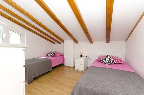 5 chambres, fer et planche à repasser, Wi-Fi gratuit