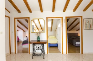 5 bedrooms, iron/ironing board, free WiFi