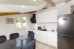 Private kitchen | Fridge, microwave, oven, stovetop - House Ratac (Bol)