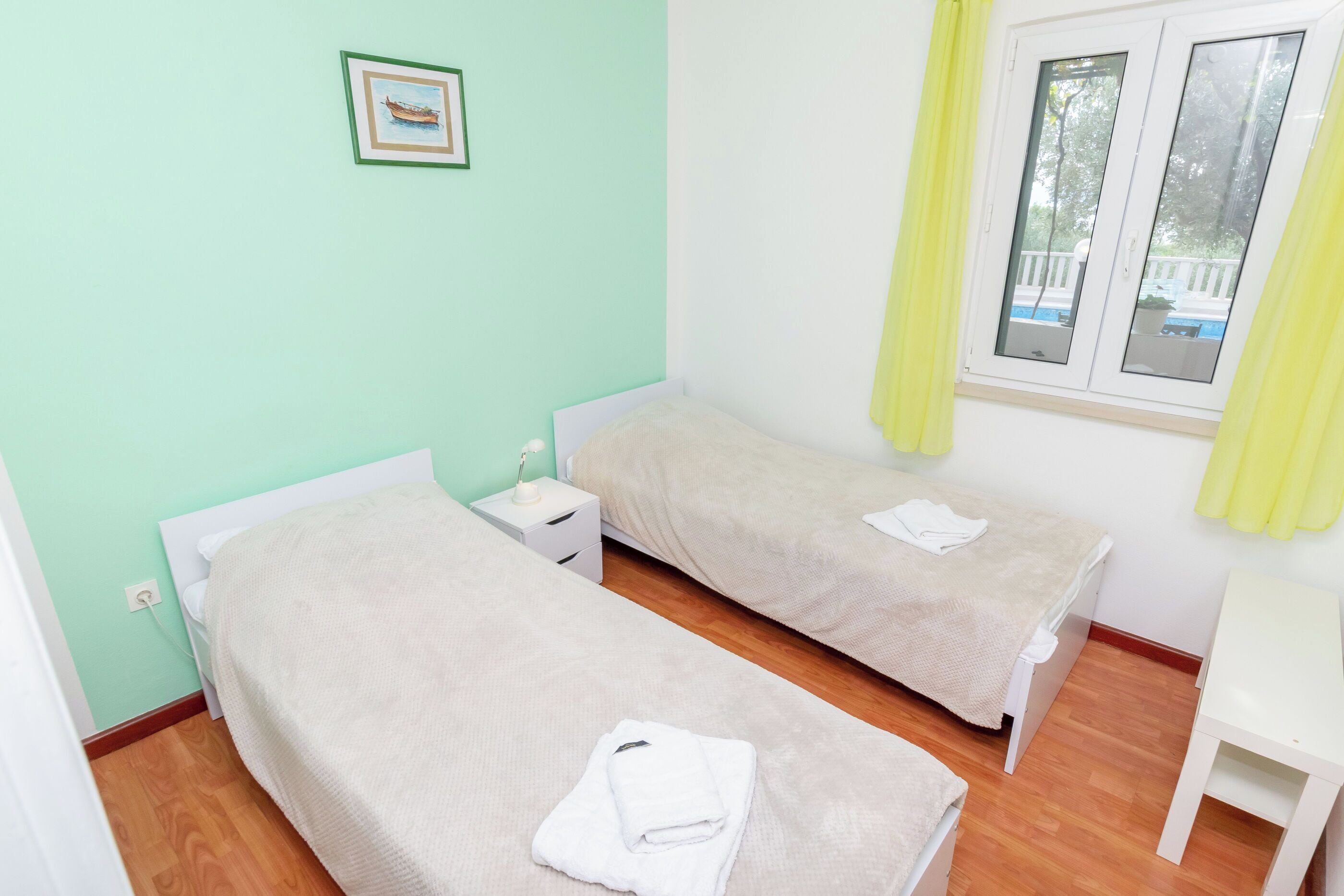 House | 5 bedrooms, iron/ironing board, free WiFi