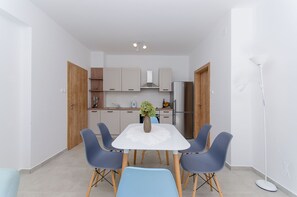 Private kitchen | Fridge, oven, stovetop, espresso maker