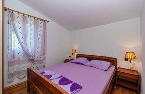 1 bedroom, iron/ironing board, free WiFi