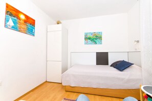 2 bedrooms, iron/ironing board, free WiFi