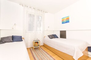 2 bedrooms, iron/ironing board, free WiFi