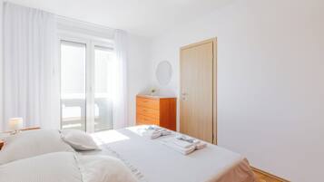 Apartment (A1) | 2 bedrooms, desk, iron/ironing board, free WiFi
