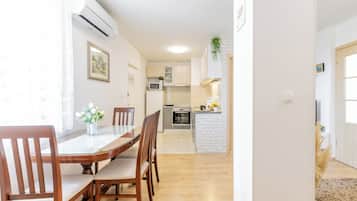 Apartment (A1) | Dining