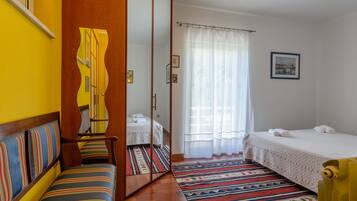 2 bedrooms, iron/ironing board, free WiFi