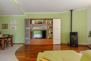 Sala de estar | Una chimenea