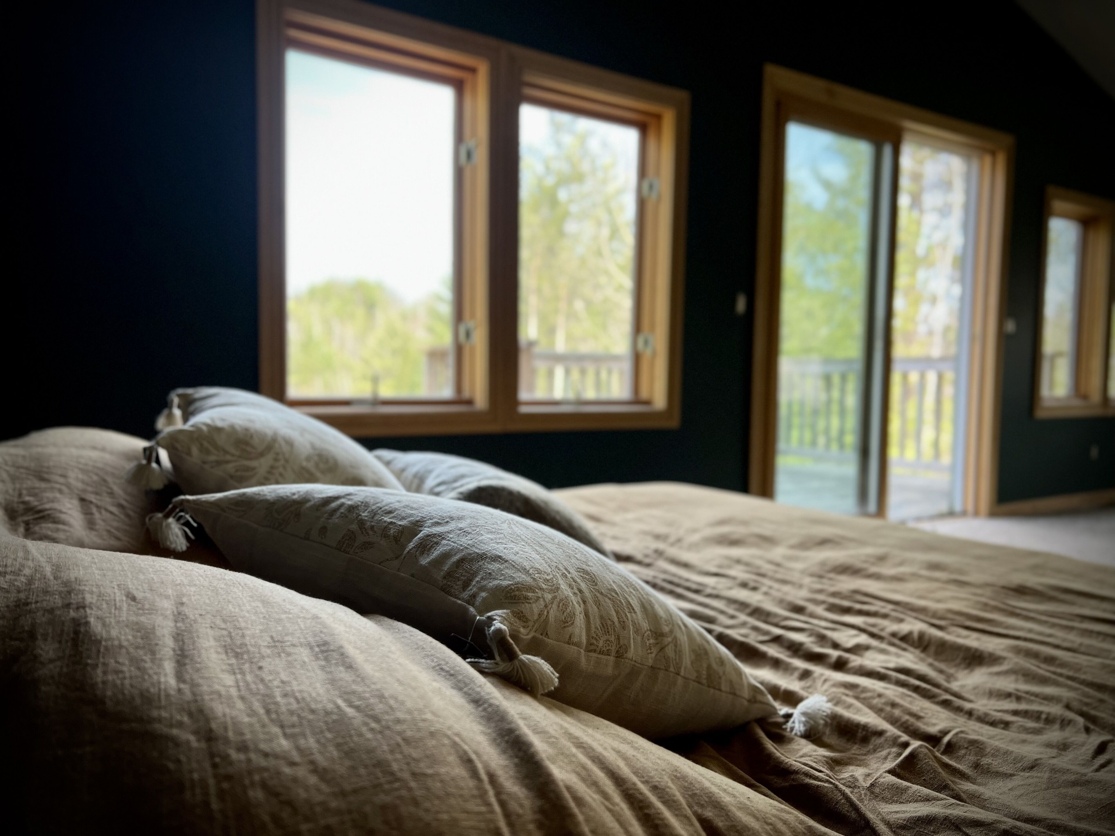 Cozy, spacious cabin. Great for fishing & snowmobiling!