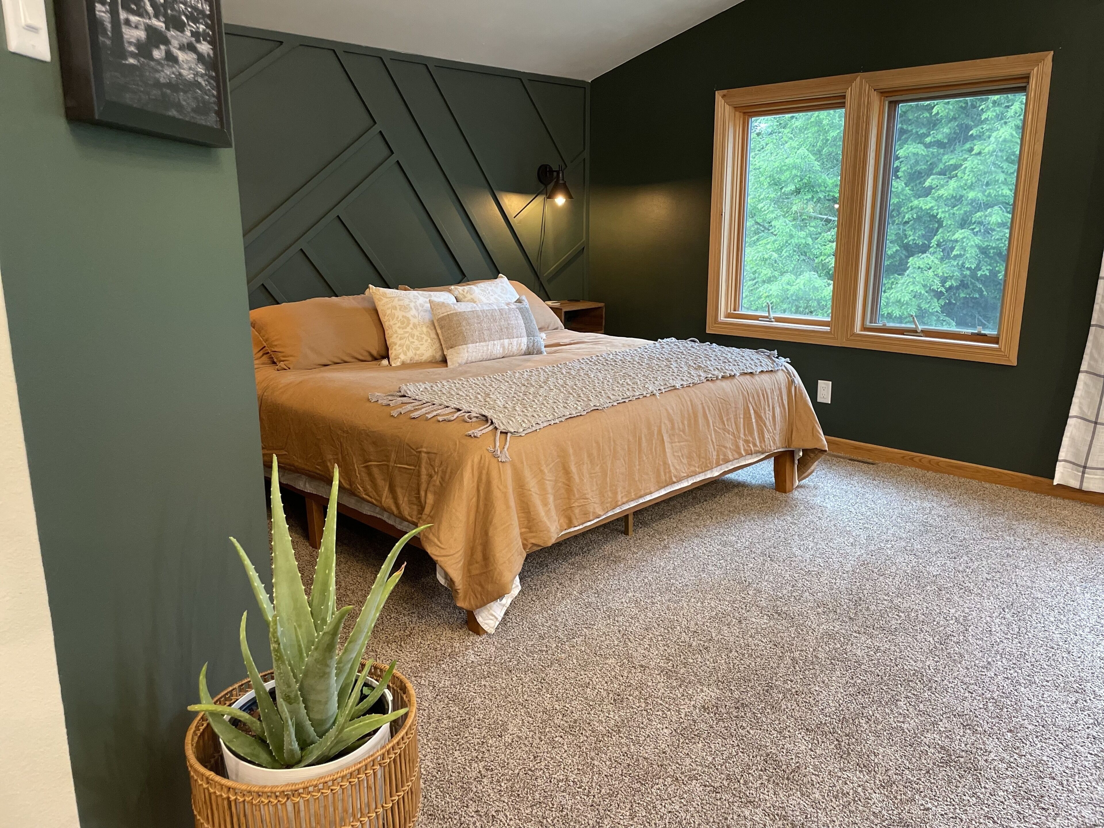 Cozy, spacious cabin. Great for fishing & snowmobiling!