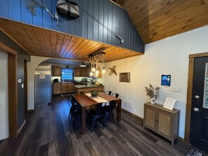 Dining - Cozy, spacious cabin. Great for fishing & snowmobiling! (Lakewood)