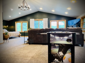 Game room - Cozy, spacious cabin. Great for fishing & snowmobiling! (Lakewood)