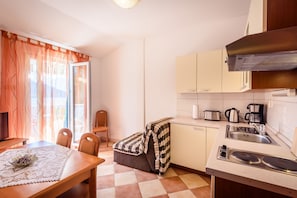 Eget kök | Kylskåp, spishäll, espressobryggare och vattenkokare