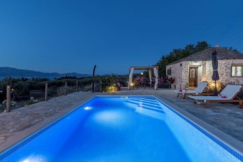 House Magical Island