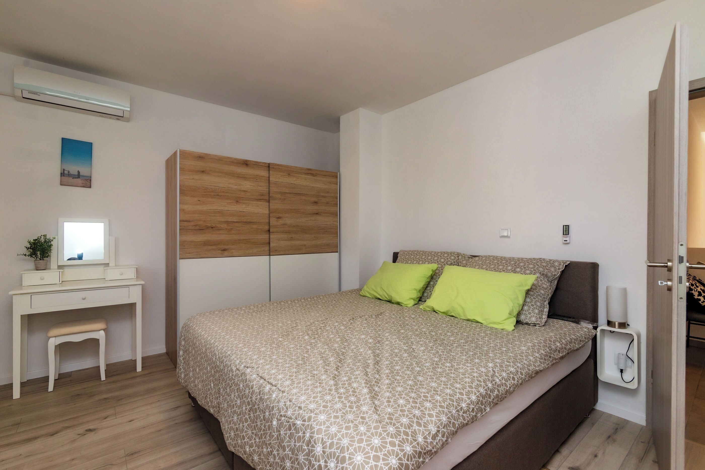 Hus | 3 soveværelser, pengeskab på værelset, strygejern/strygebræt