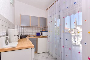 Private kitchen - Apartments Rote Rosen (Privlaka)