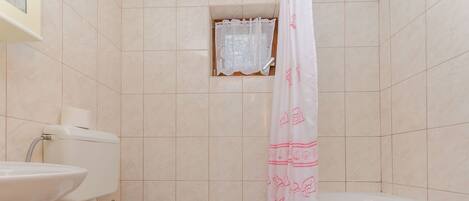 Apartment (A1) | Bathroom | Bathtub