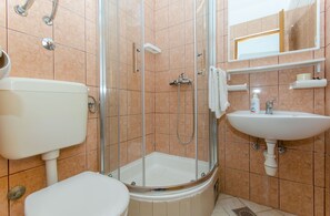Bathroom | Shower