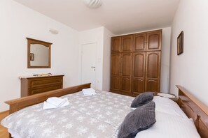 3 chambres, fer et planche à repasser, Wi-Fi gratuit