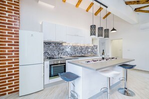 Apartment (A1) | Eigene Küche | Kühlschrank, Mikrowelle, Ofen, Herdplatte