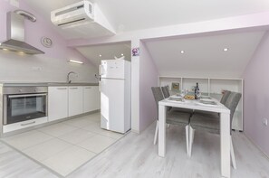 Apartment (A1) | Private kitchen | Coffee/tea maker