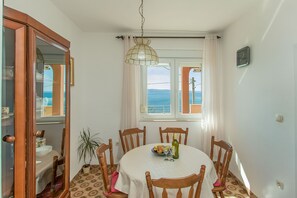 Apartment (A1) | Private kitchen | Fridge, microwave, oven, stovetop - Apartment Sladana (Omis)