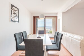 Apartment (A1) | Dining - Apartments Mrs Brightside (Split)