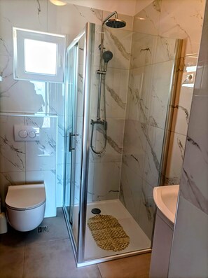 Apartment (A1) | Bathroom | Bathtub - Apartment Raos (Dugi Rat)