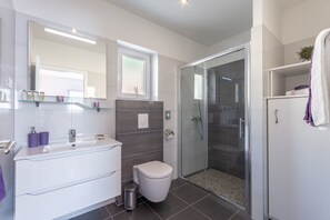 Bathroom - Villa Blue Sky (Bol)