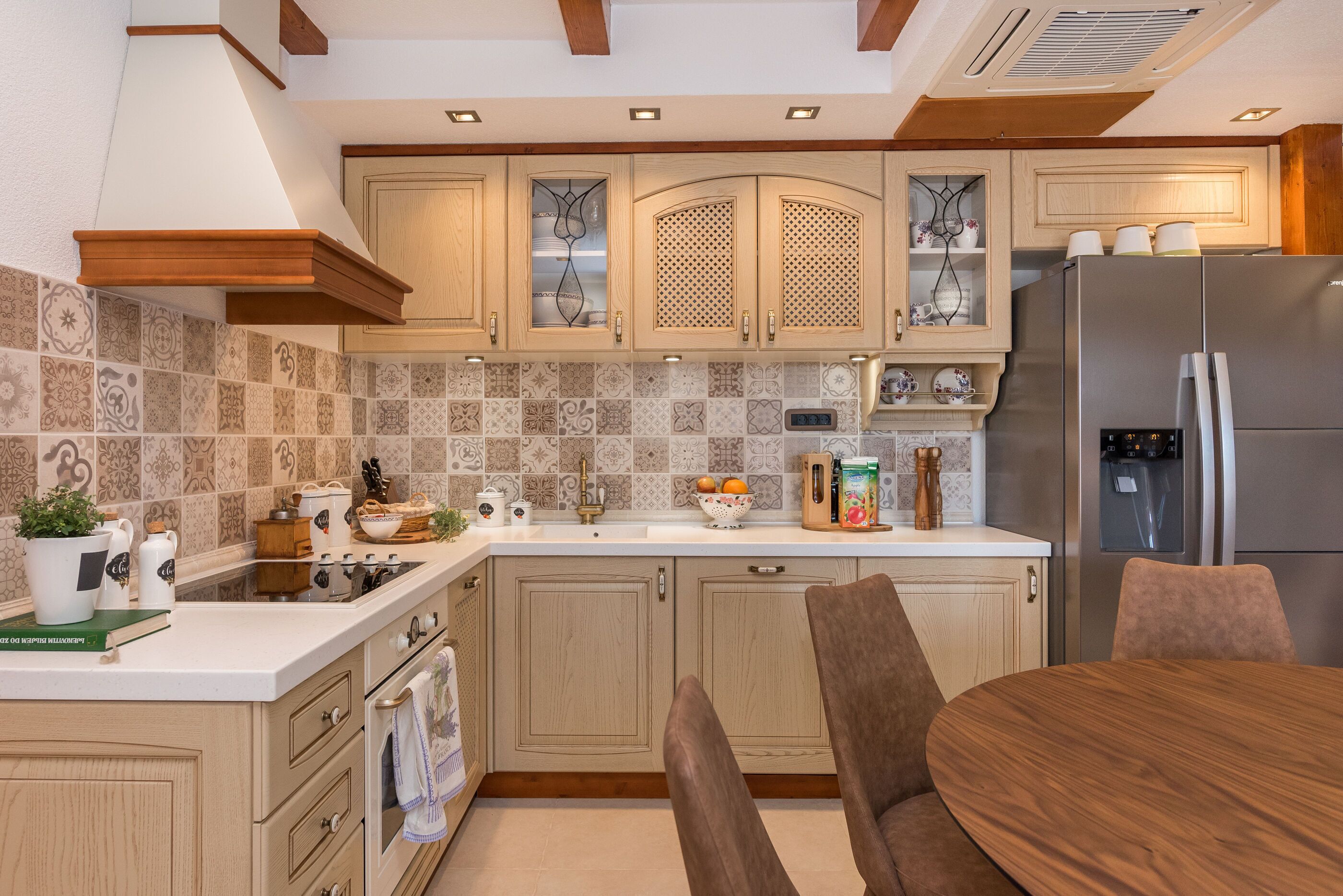 Eget kjøkken | Kjøleskap, mikrobølgeovn, ovn og kokeplater