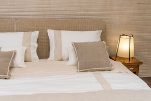 3 chambres, coffres-forts dans les chambres, fer et planche Ă repasser