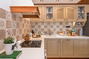 Cozinha privada | Geladeira, micro-ondas, fogão, cooktop