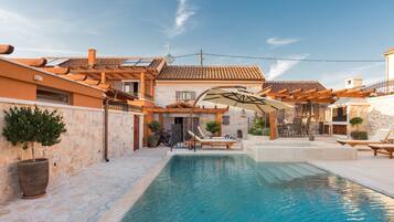 Outdoor pool, a heated pool