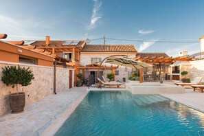 Outdoor pool, a heated pool - Villa Stone (Skradin)