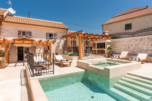 Villa Stone