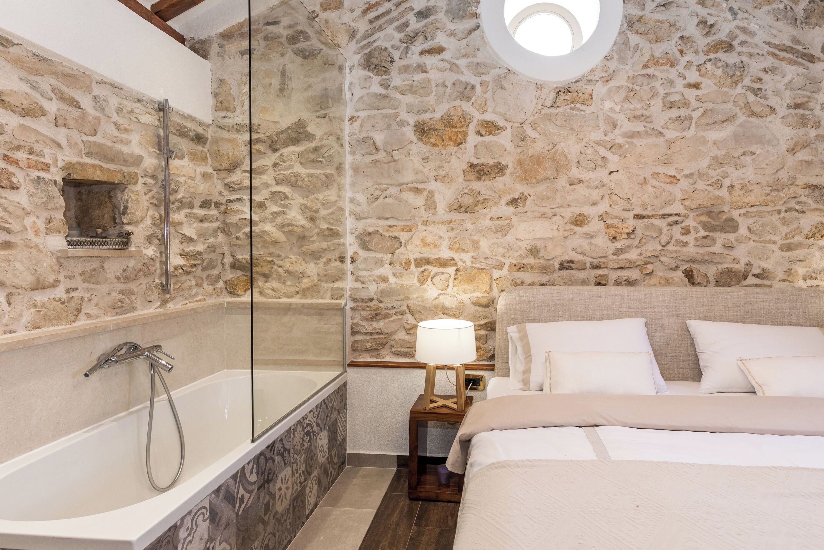 2 soverom, safe på rommet, strykejern/-brett og wi-fi (inkludert)